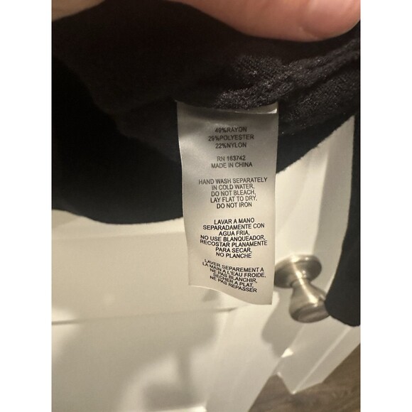 Women's Basic Milano Black Sweater Size Medium Light Weight - Picture 3 of 4